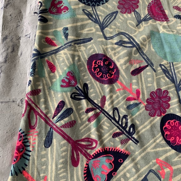 Lularoe top - Picture 2 of 3